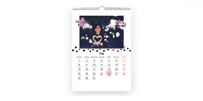 User can personalize different elements of their photo calendar design.